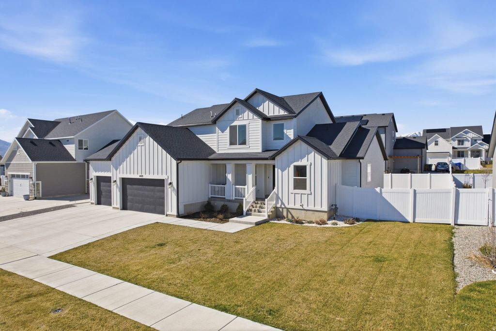 Photo of 1449 N MCKENZIE WAY, Saratoga Springs, UT 84045 (MLS # 2140995)