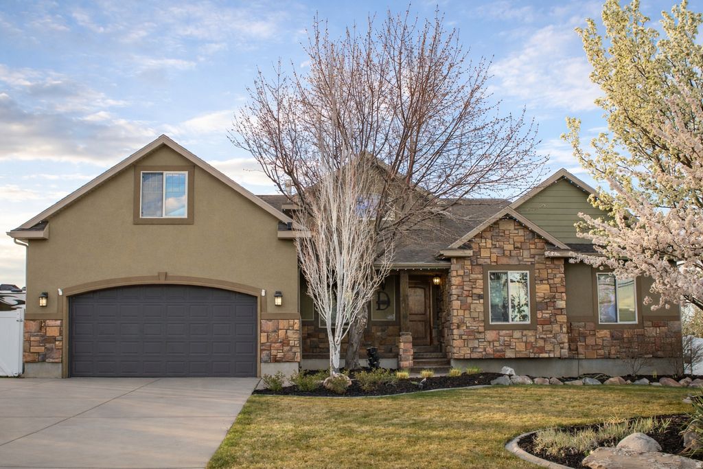 Photo of 5612 W HIGH SPIRIT CT S, Herriman, UT 84096 (MLS # 2146564)