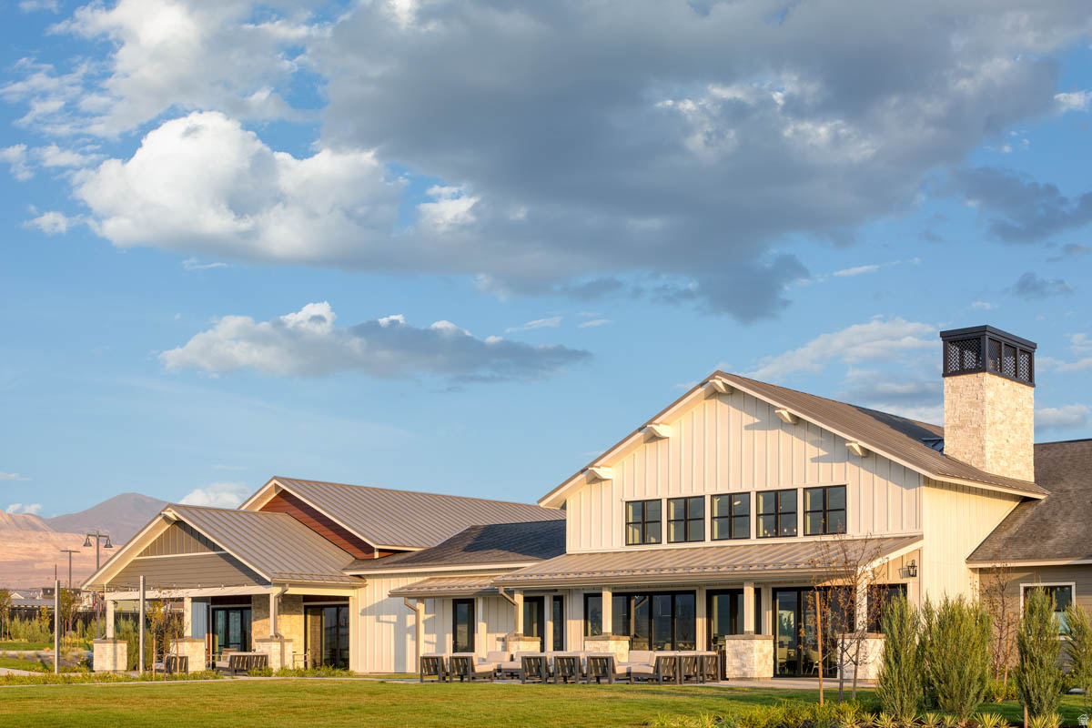 DAYBREAK SPRINGHOUSE - Residential