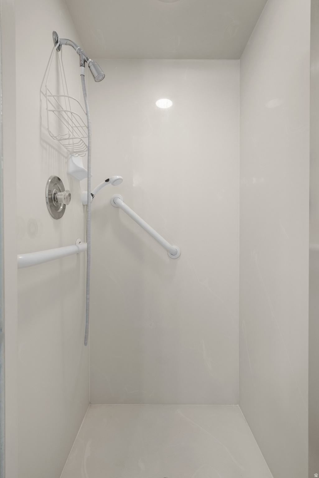 LAKECREST - Residential Income