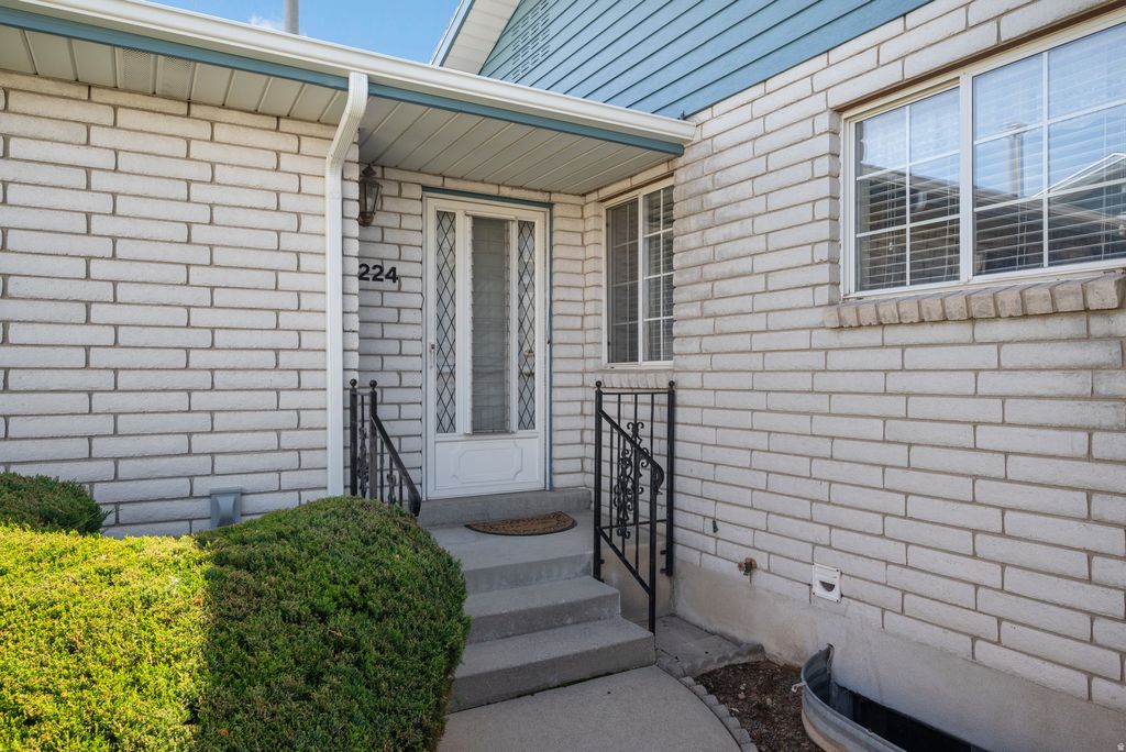 Photo of 224 N 400 W #3, Orem, UT 84057 (MLS # 2149618)