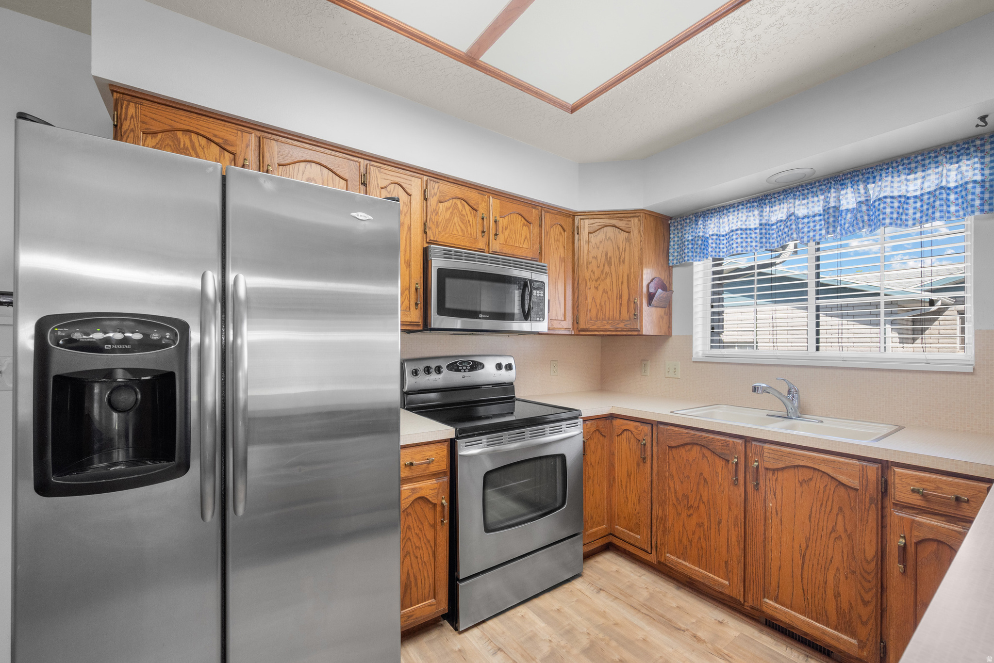 LAKECREST - Residential Income