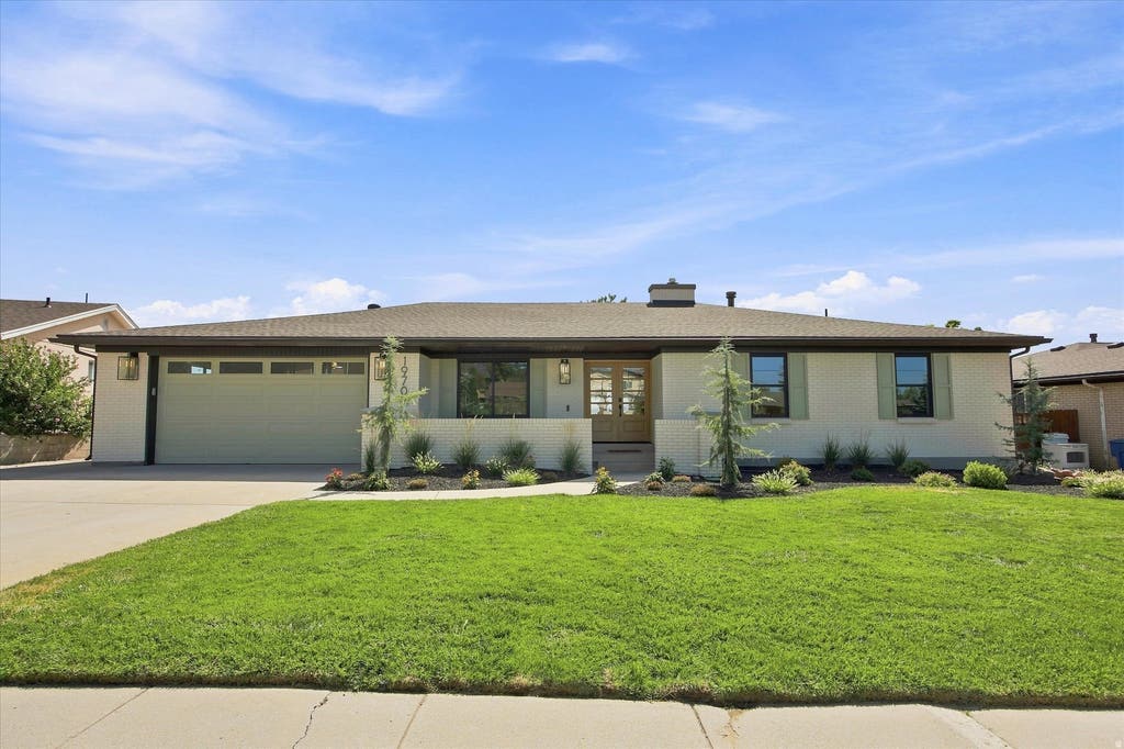 Photo of 1970 E CURTIS DR, Cottonwood Heights, UT 84121 (MLS # 2180418)