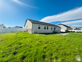 THOROUGHBRED CROSSING - Residential