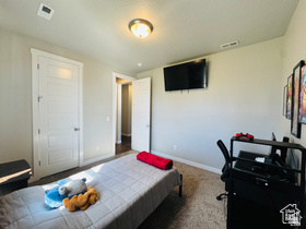 THOROUGHBRED CROSSING - Residential