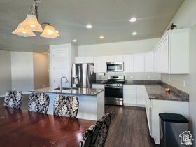 THOROUGHBRED CROSSING - Residential