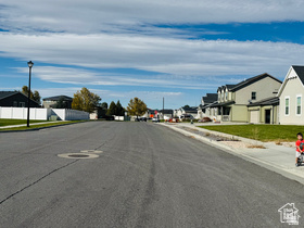 THOROUGHBRED CROSSING - Residential
