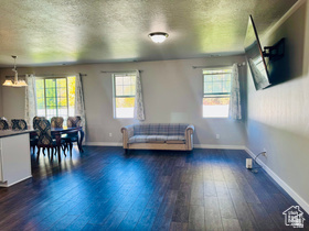 THOROUGHBRED CROSSING - Residential