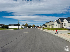 THOROUGHBRED CROSSING - Residential