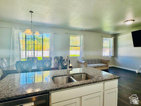 THOROUGHBRED CROSSING - Residential