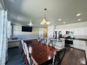 THOROUGHBRED CROSSING - Residential