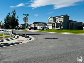 THOROUGHBRED CROSSING - Residential