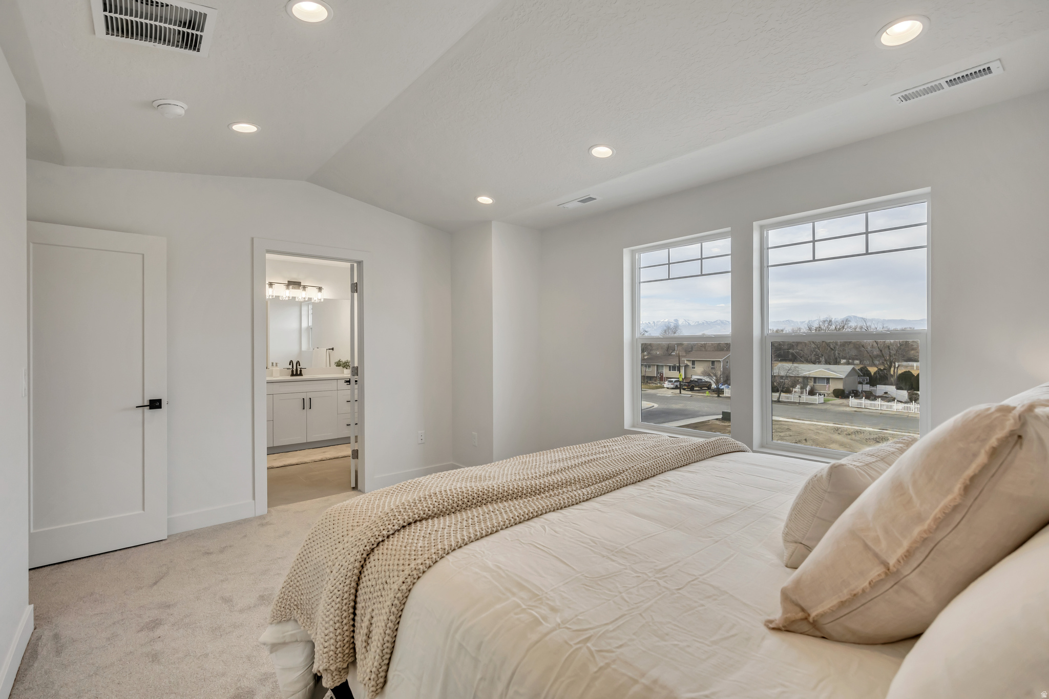 WOODHAVEN ESTATES - Residential Income