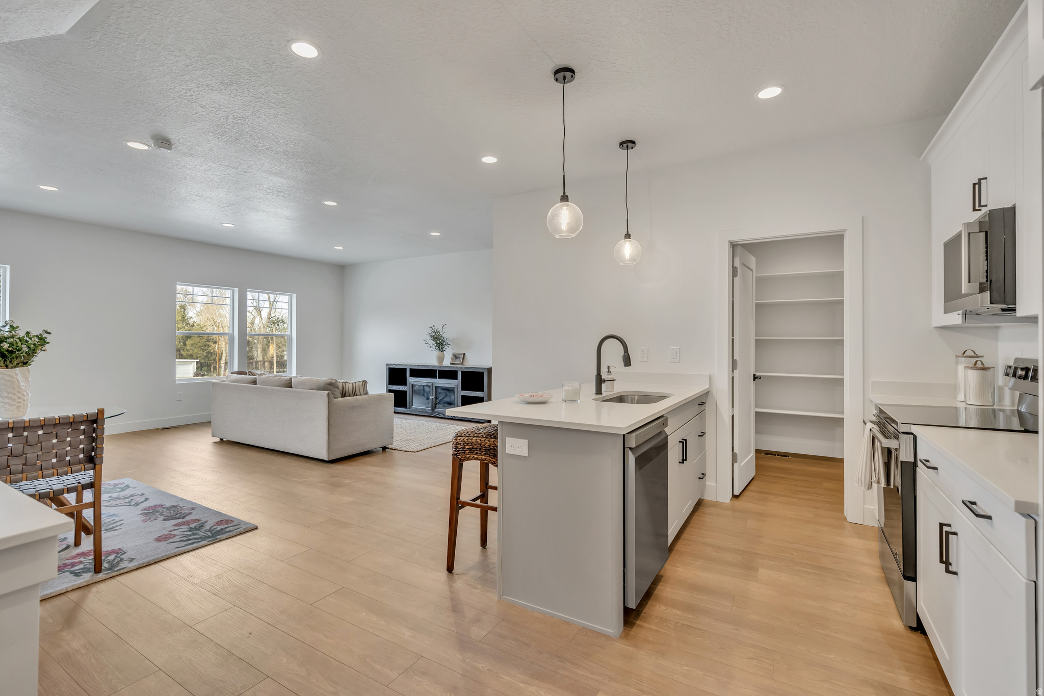 WOODHAVEN ESTATES - Residential Income