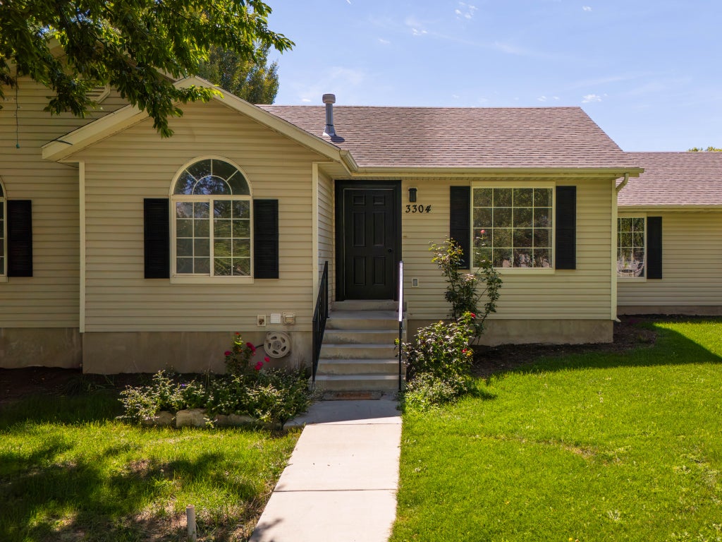 Photo of 3304 E SPARROWHAWK CIR, Eagle Mountain, UT 84005 (MLS # 2182184)