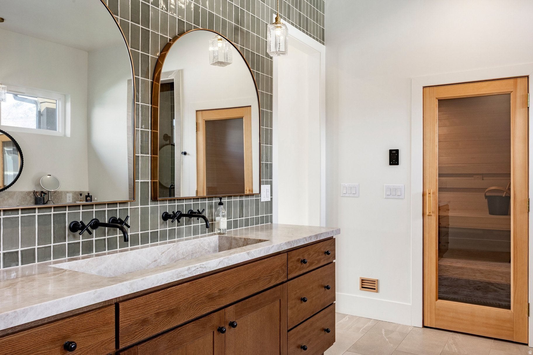 HHC HIGHLAND - Residential