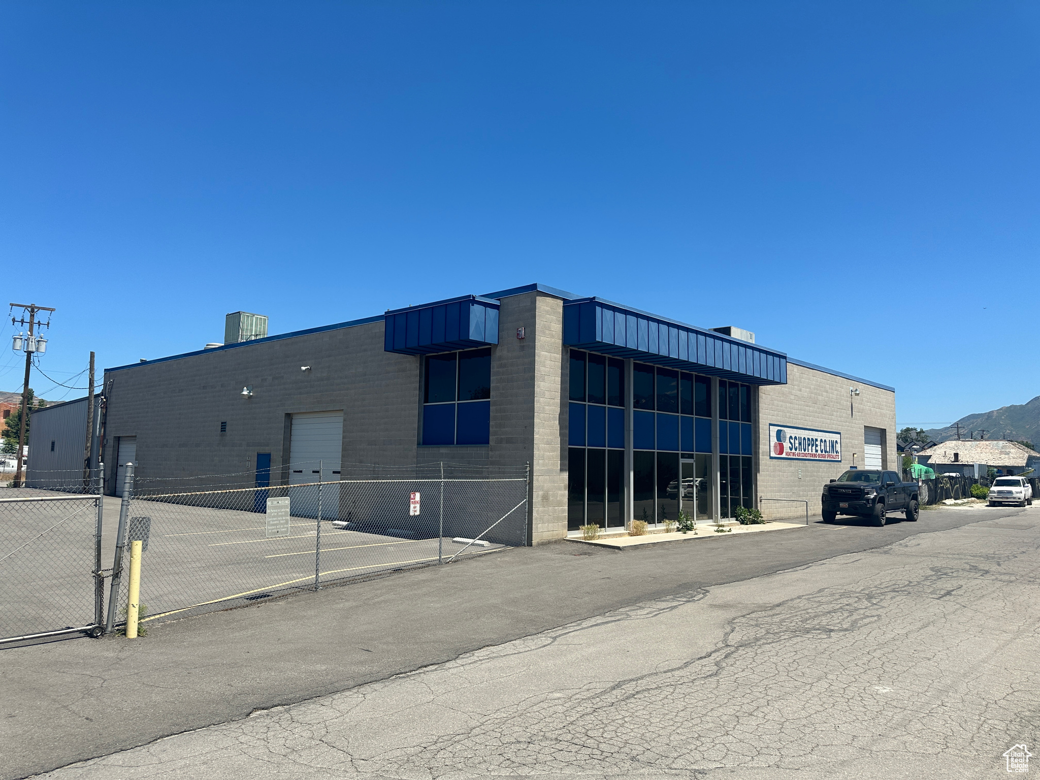 Freestanding industrial building with fenced yard. CG zoning allows many different industrial uses. Block construction, heavy power, stacked office with reception, conference room, private offices and open work space. Area is rapidly developing with housing, retail, major infrastructure improvements. Near shopping, freeway, restaurants, etc Land is approved for 161 apartment units