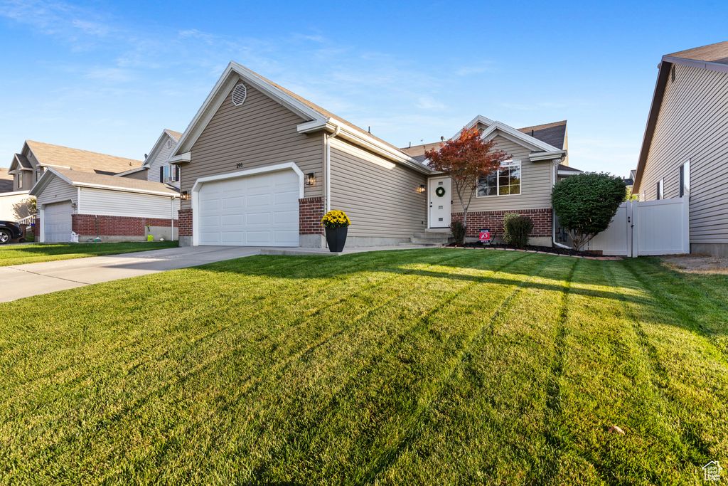Photo of 291 W BUBBLING BROOK LN, Draper, UT 84020 (MLS # 2116200)