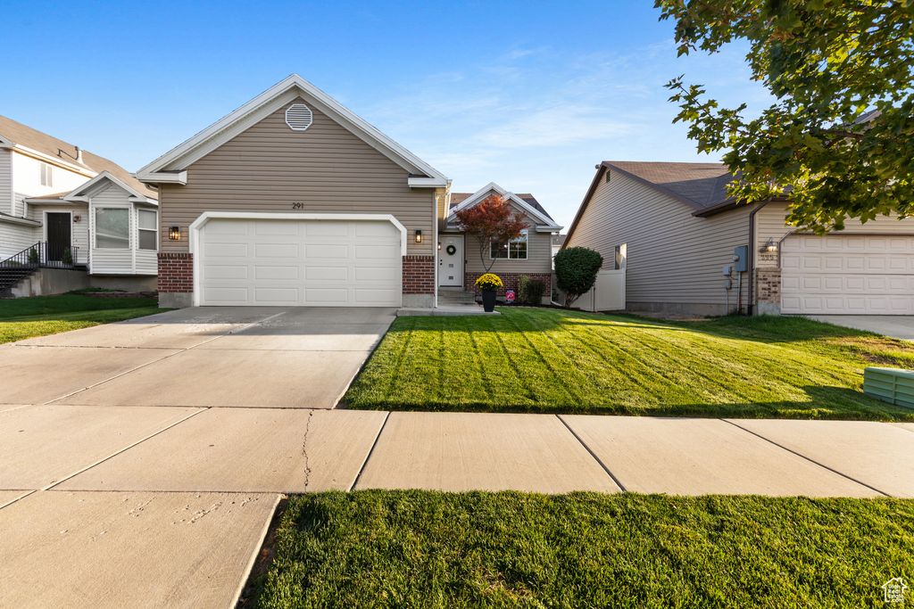 Photo of 291 W BUBBLING BROOK LN, Draper, UT 84020 (MLS # 2116200)