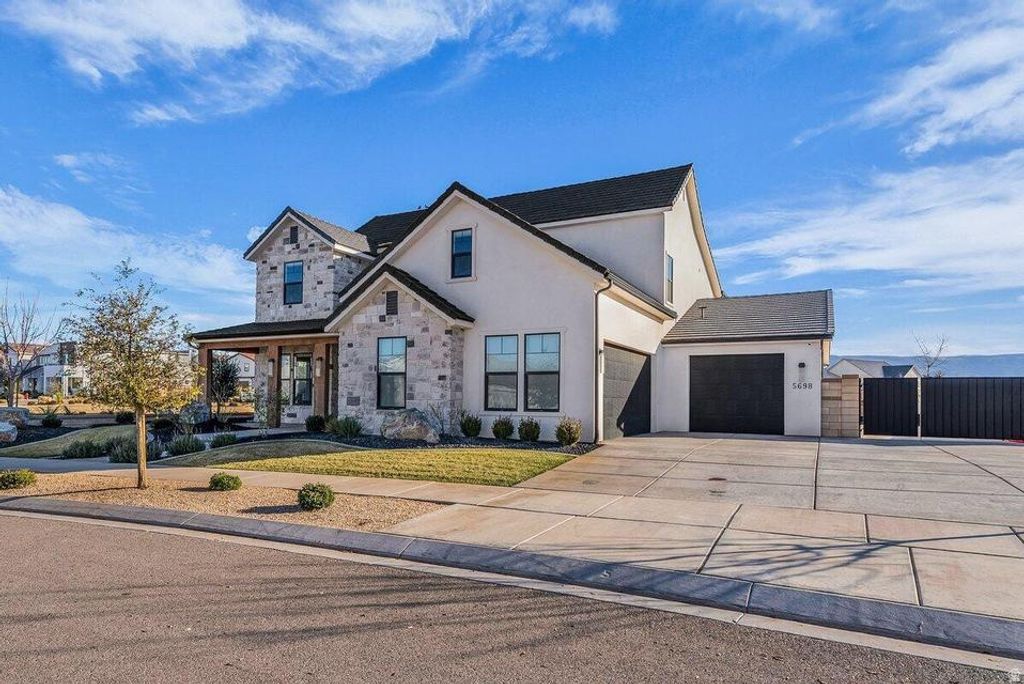 Photo of 5698 S RUBY DR, Saint George, UT 84790 (MLS # 2142129)