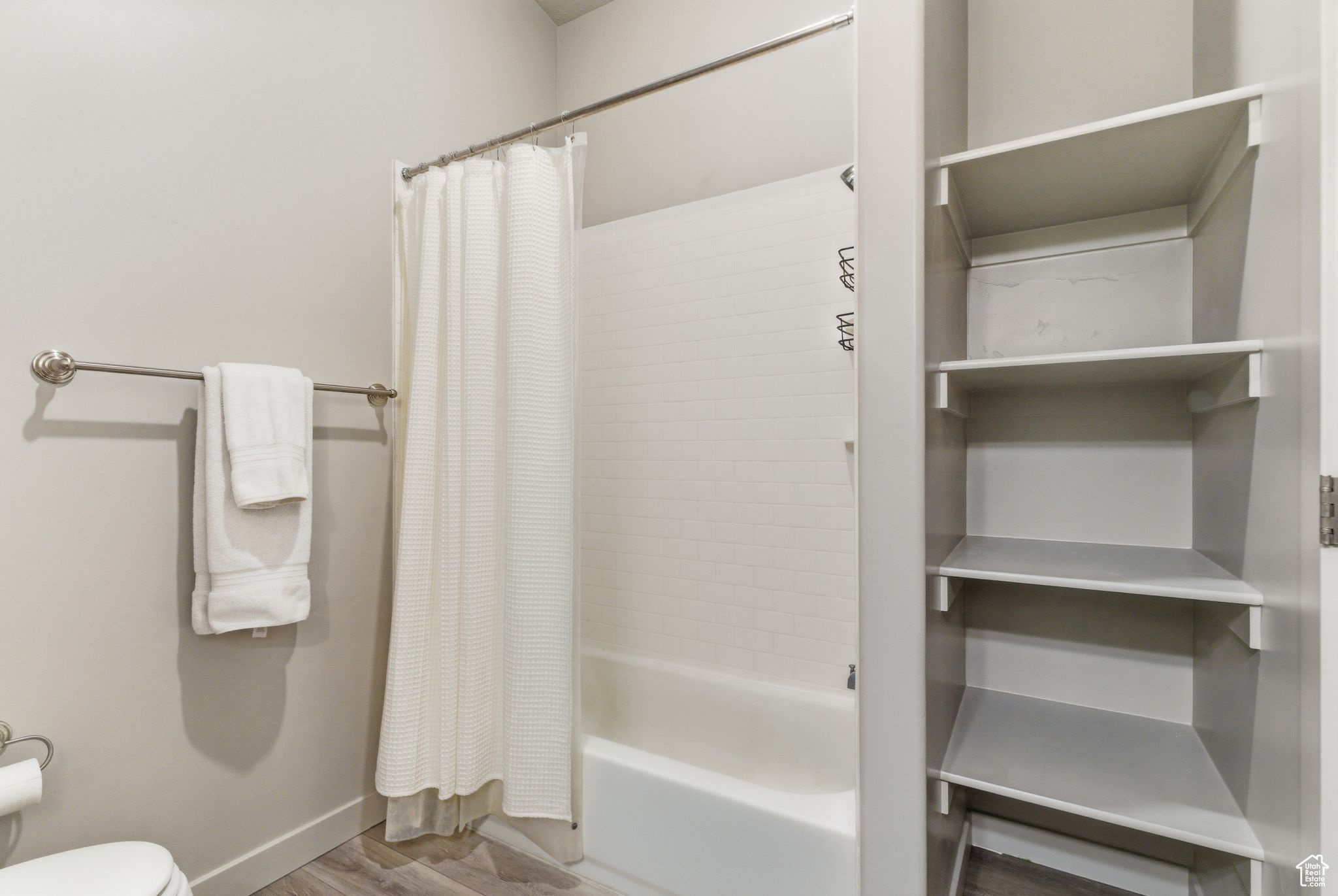 RED VISTA CONDOMINIUMS 1 - Residential