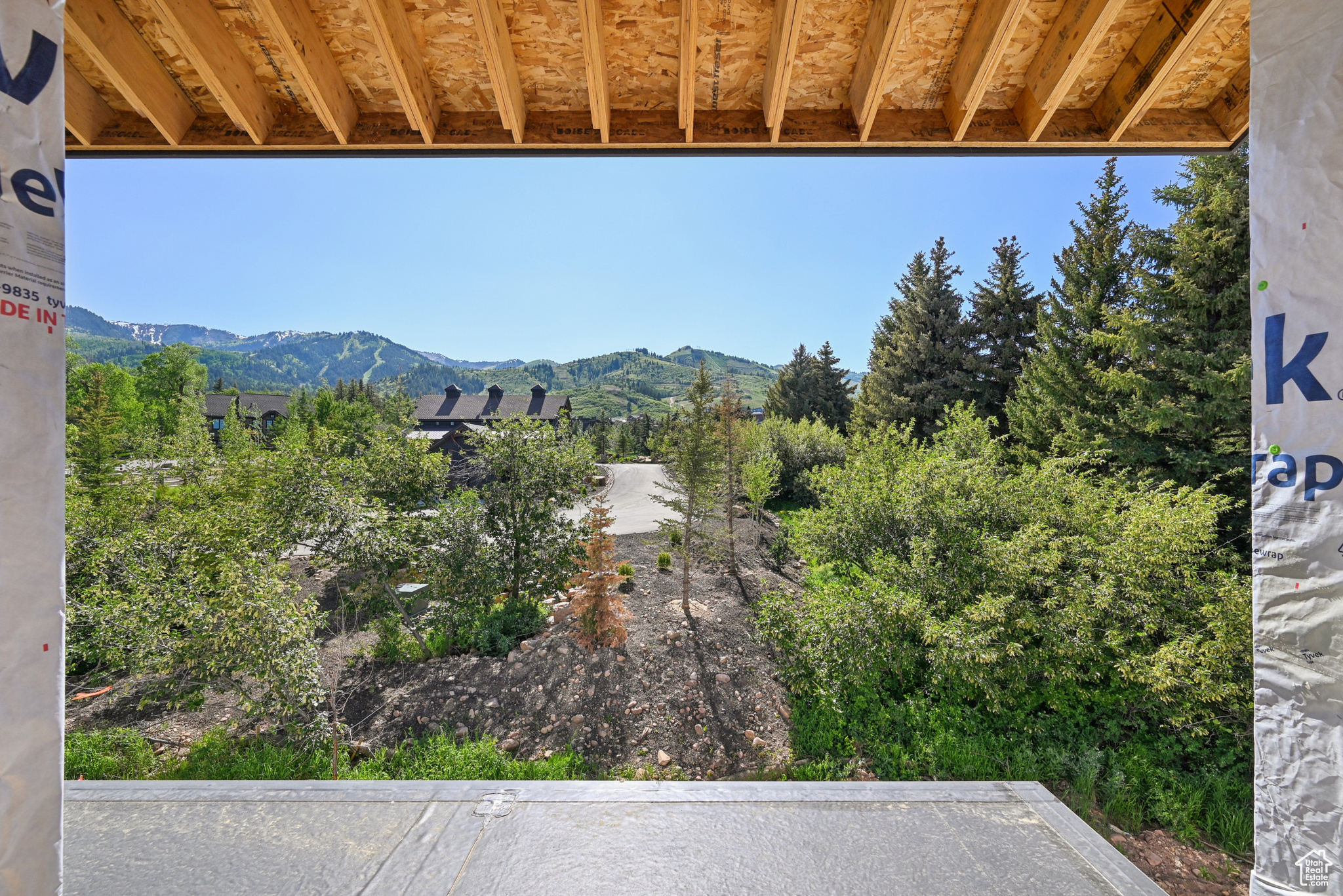 WHITEPINECANYONVILG - Residential