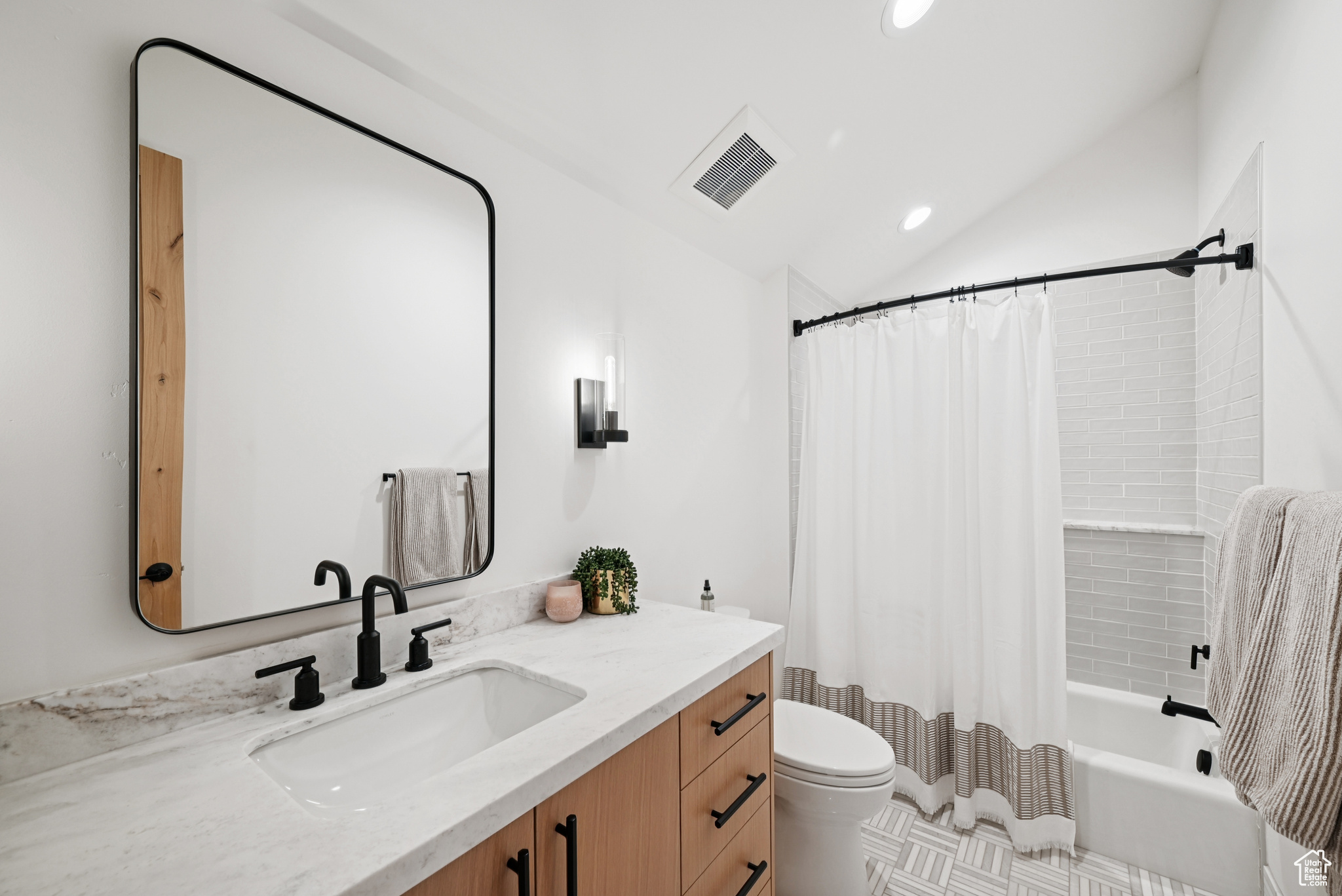 WHITEPINECANYONVILG - Residential