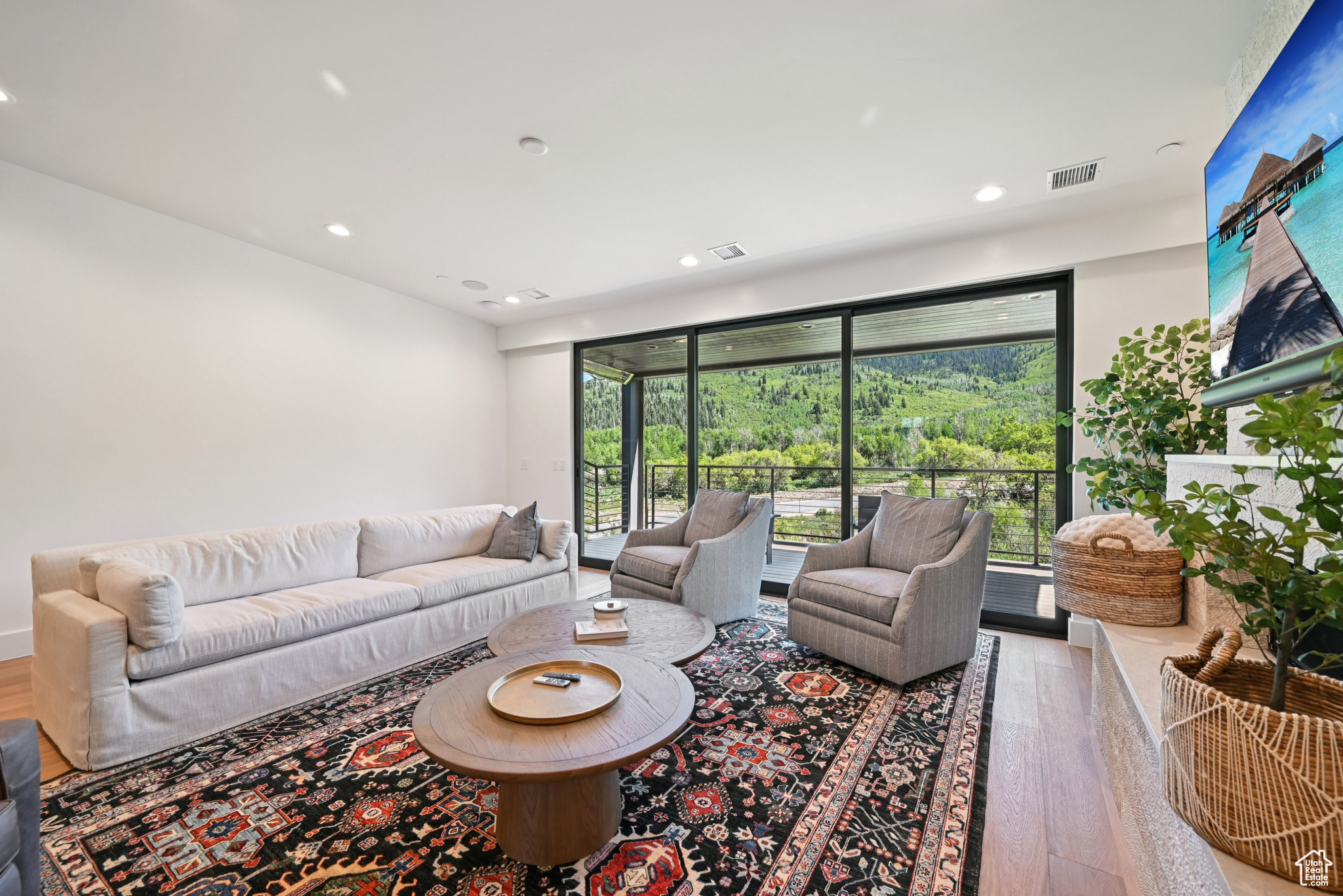 WHITEPINECANYONVILG - Residential