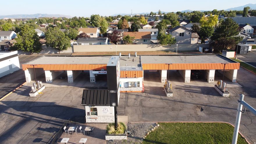 Parking as well as square footage figures are provided as a courtesy estimate only and were obtained from __County Tax Assessor____________ .  Buyer is advised to obtain an independent measurement.