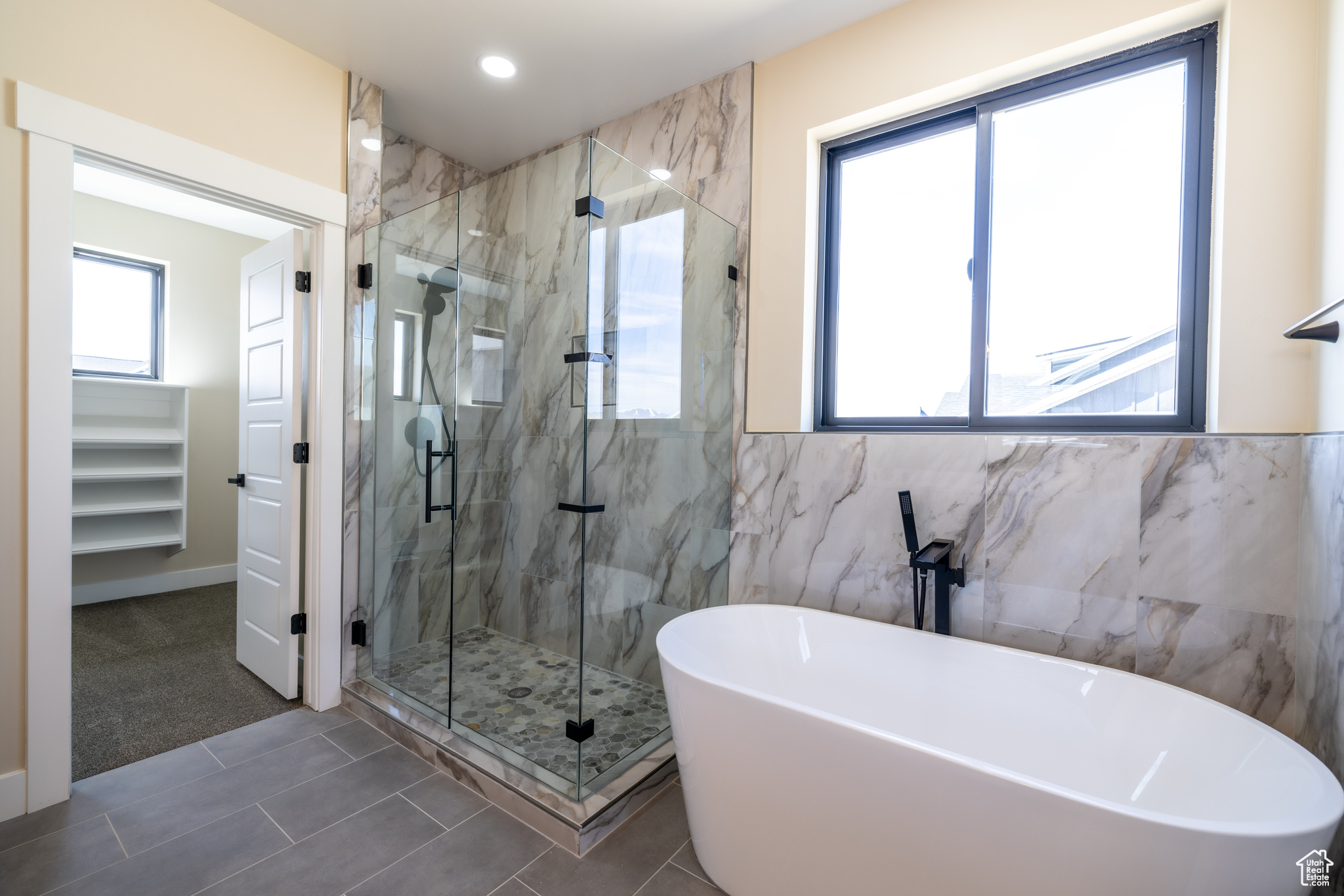 LAKE VIEW ESTATE - Residential