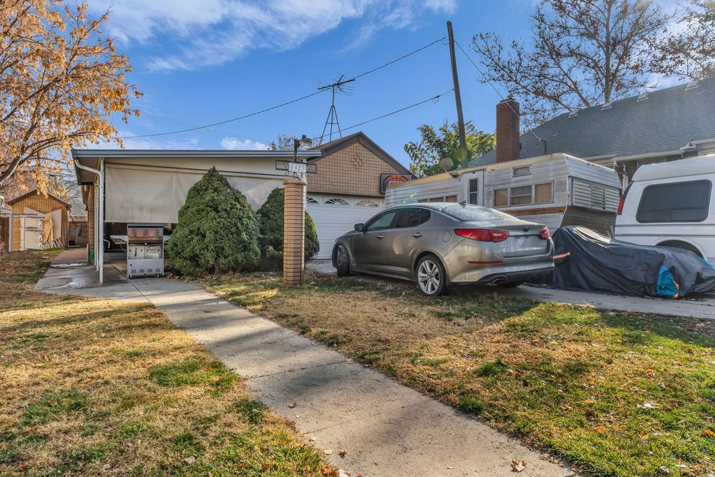 Photo of 1425 S EDISON ST, Salt Lake City, UT 84115 (MLS # 2124509)