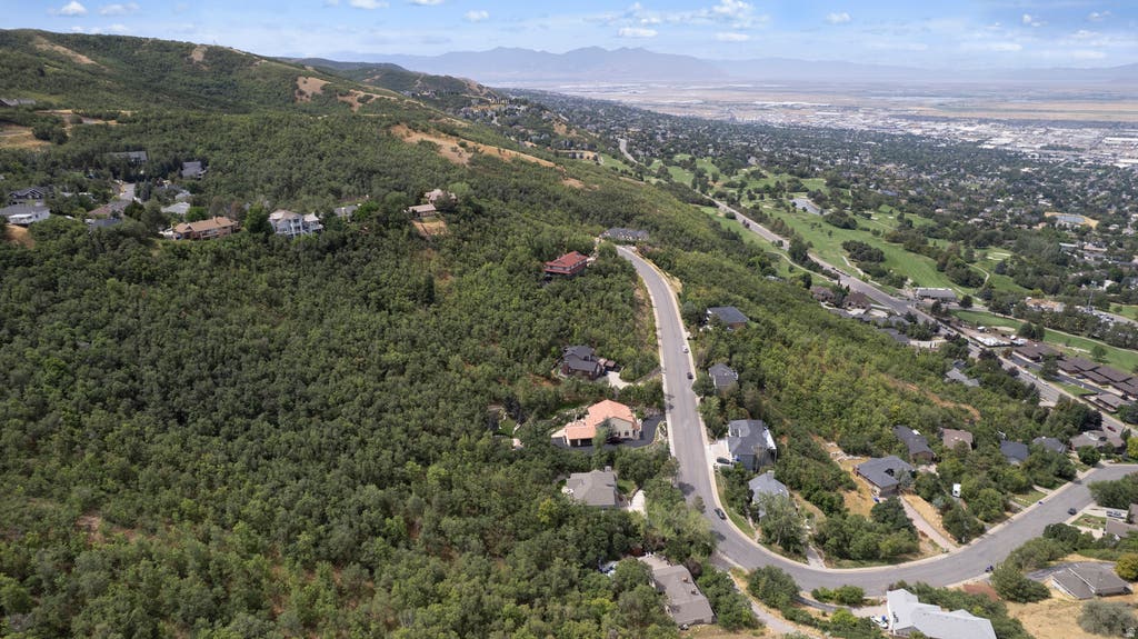 Photo of 2461 S MAPLE HILLS DR E #24, Bountiful, UT 84010 (MLS # 2179165)
