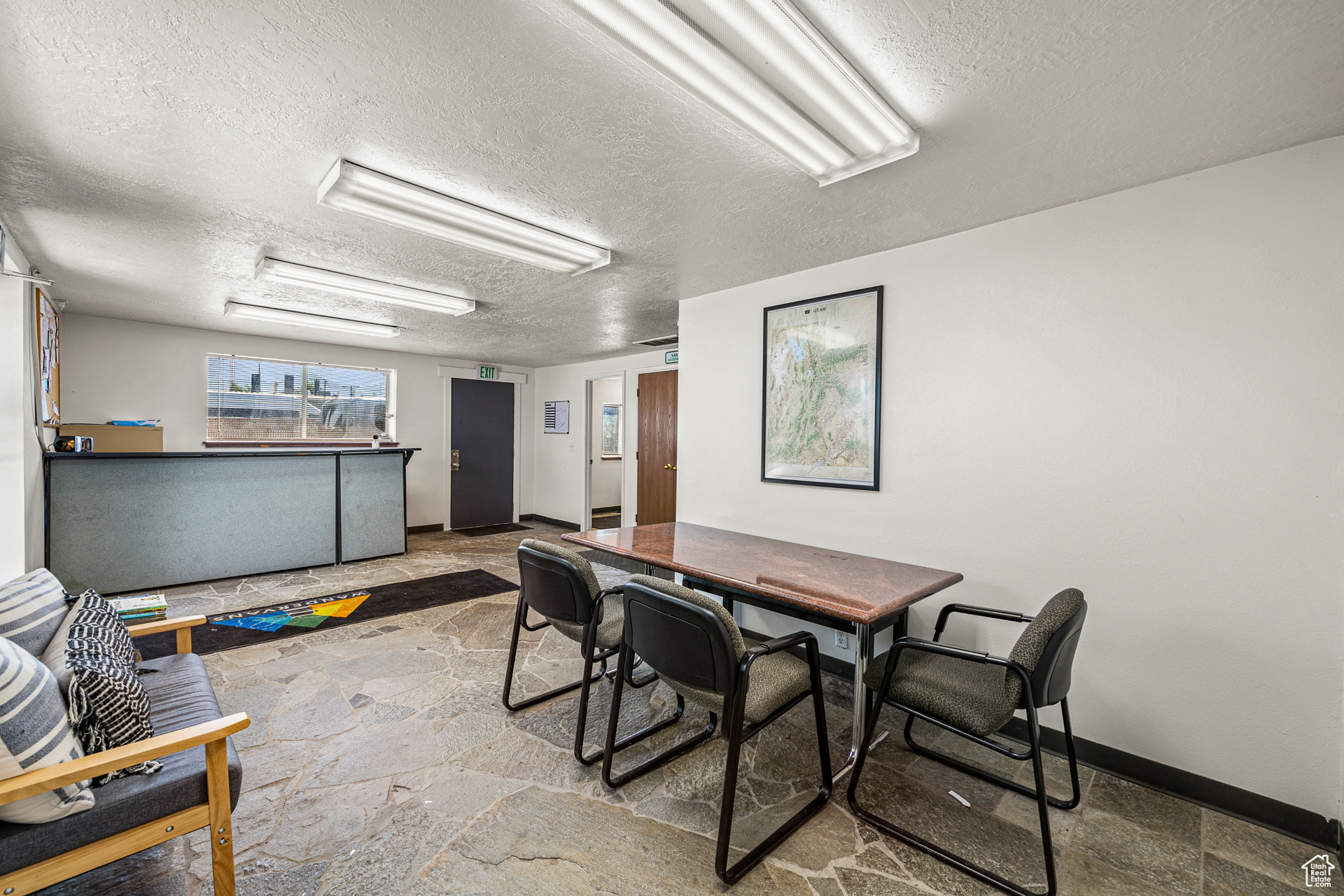 LINCOLN - Commercial Sale
