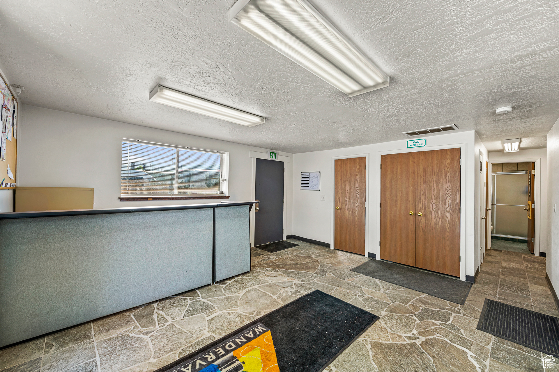 LINCOLN - Commercial Sale