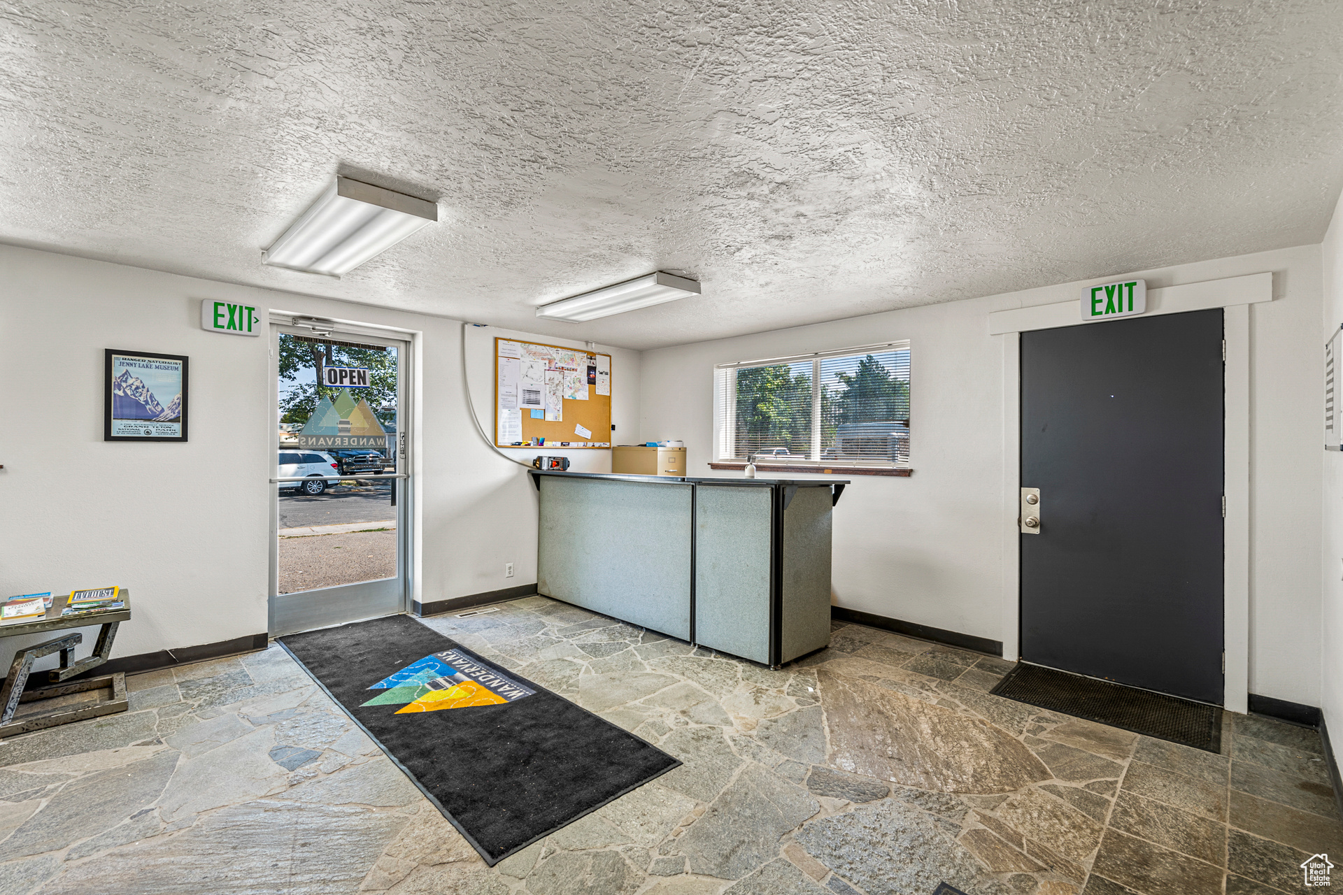 LINCOLN - Commercial Sale