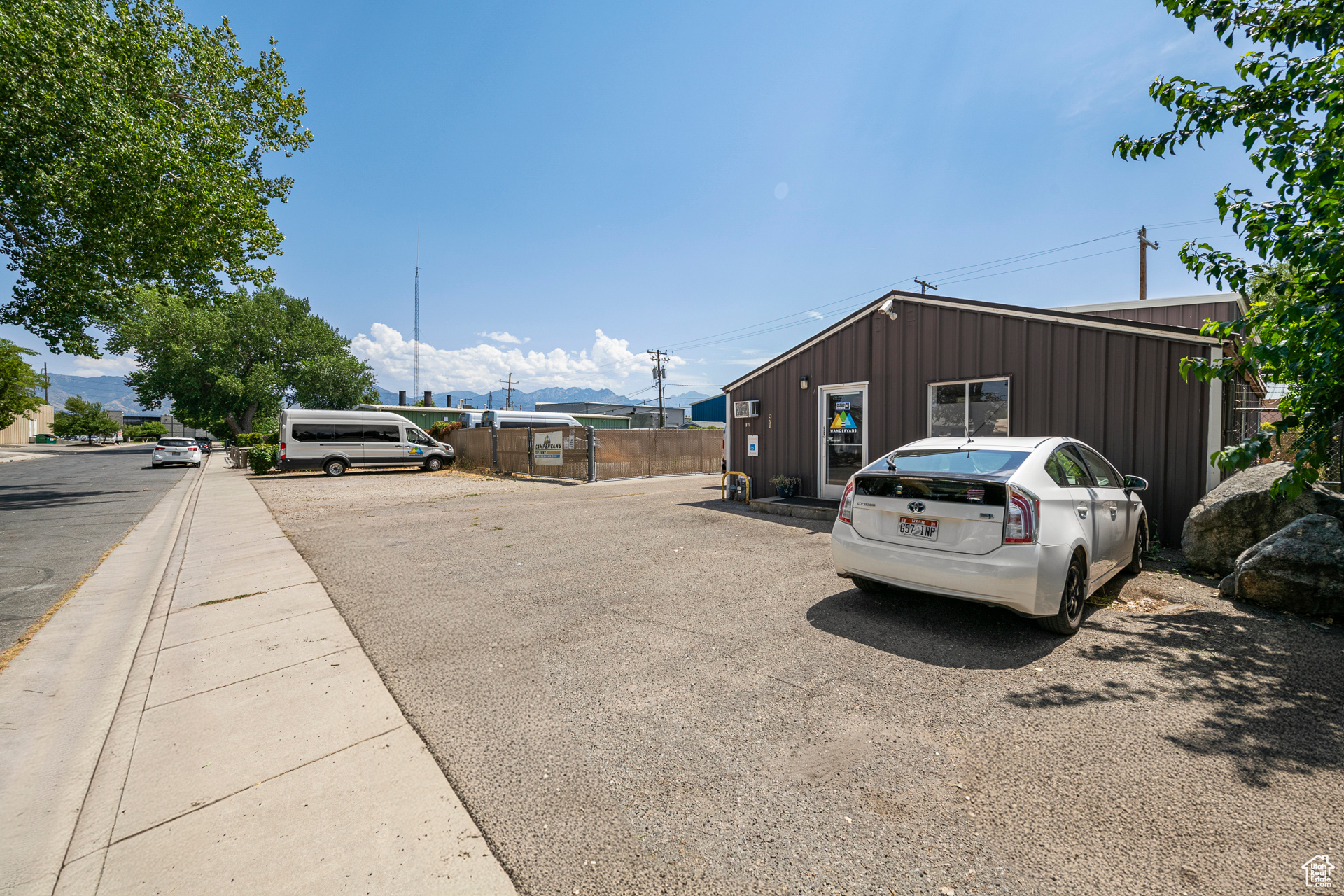 LINCOLN - Commercial Sale