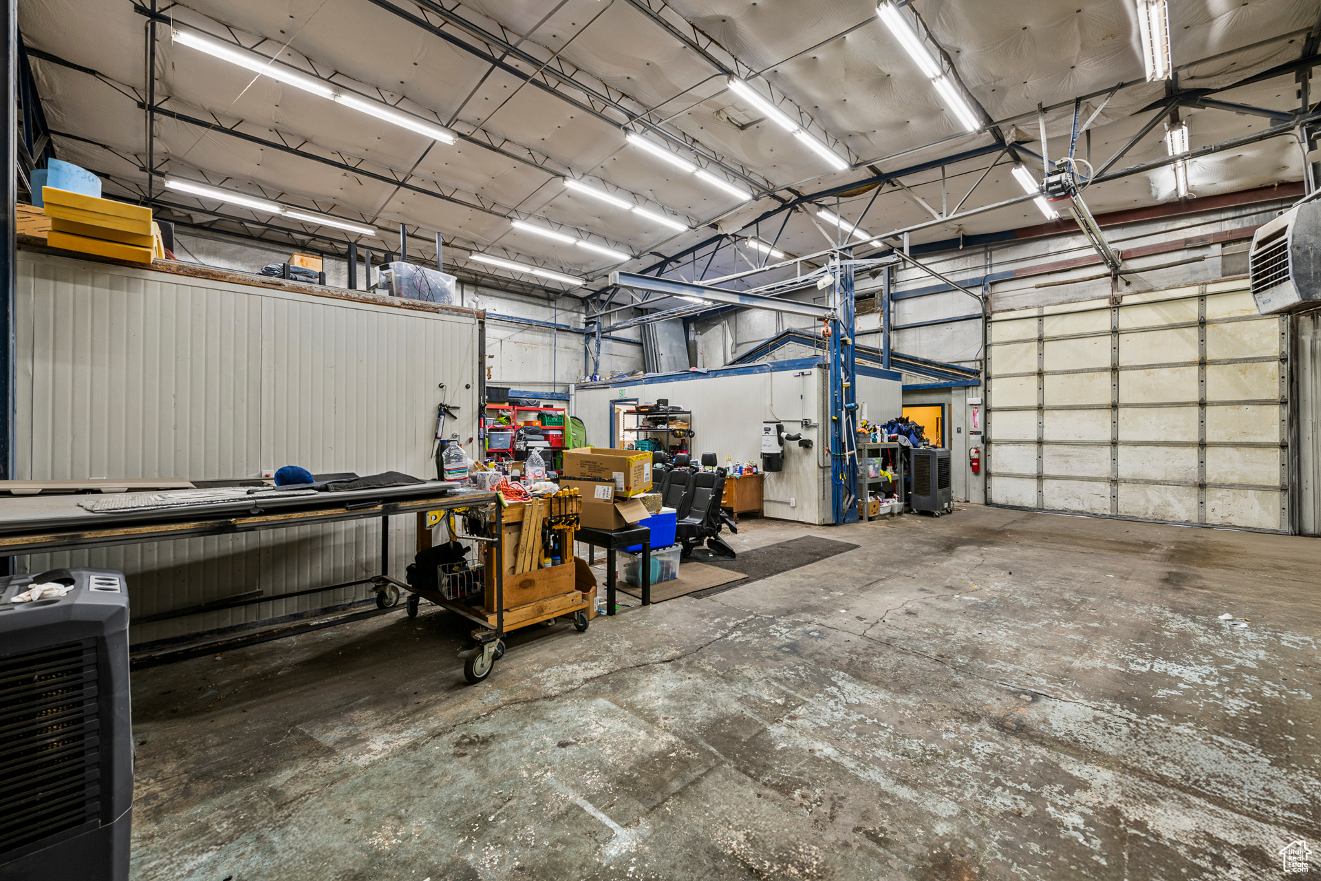 LINCOLN - Commercial Sale