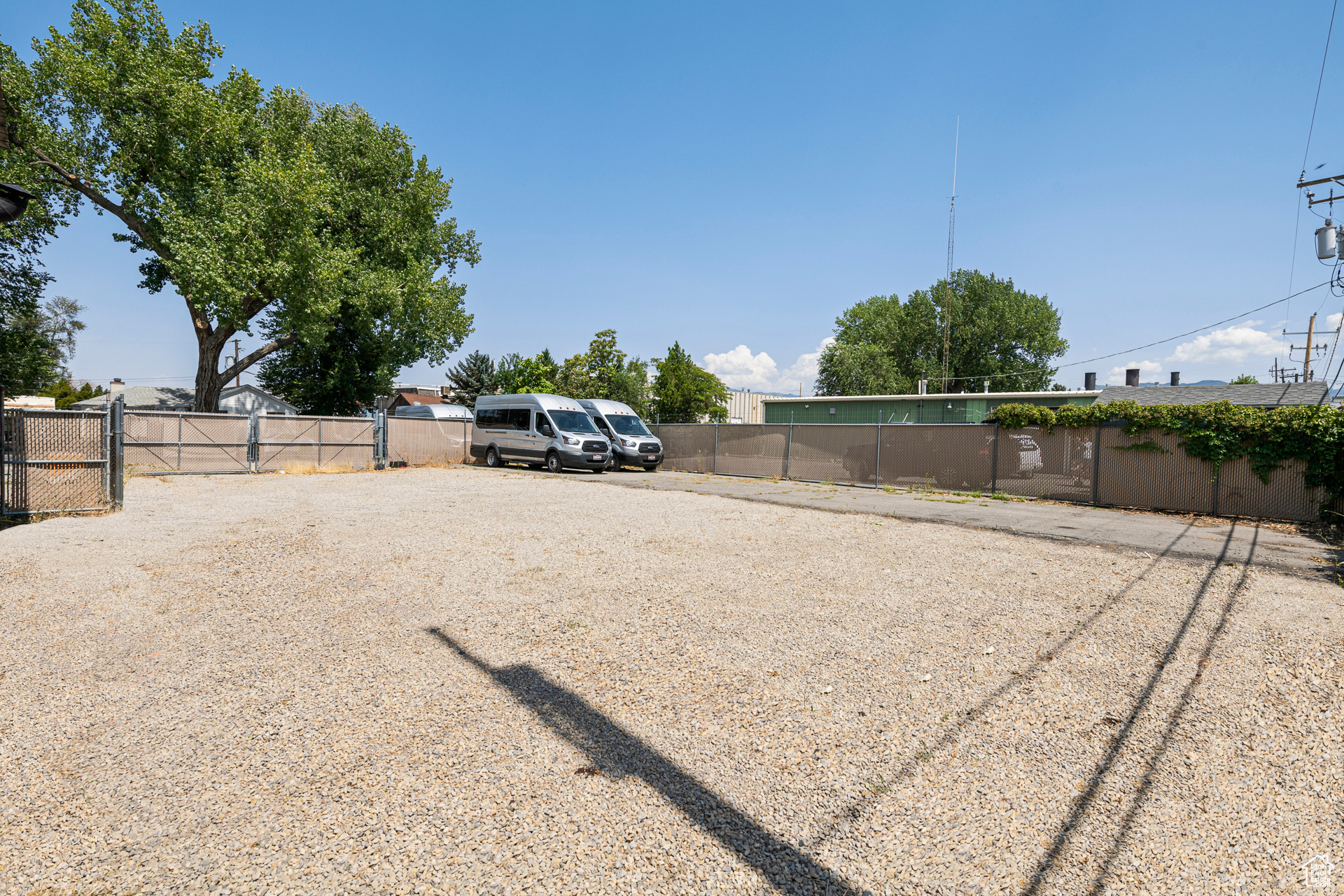 LINCOLN - Commercial Sale