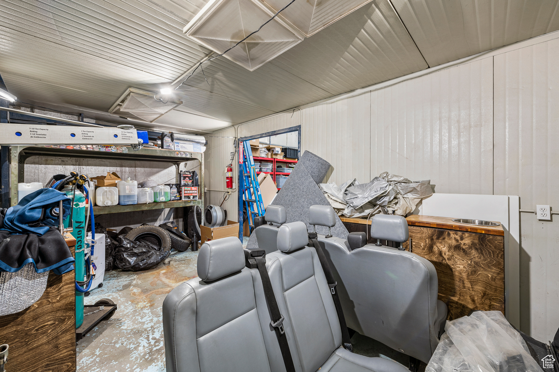LINCOLN - Commercial Sale