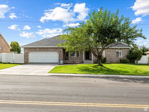 Photo of 826 S 600 E, Payson, UT 84651 (MLS # 2111986)