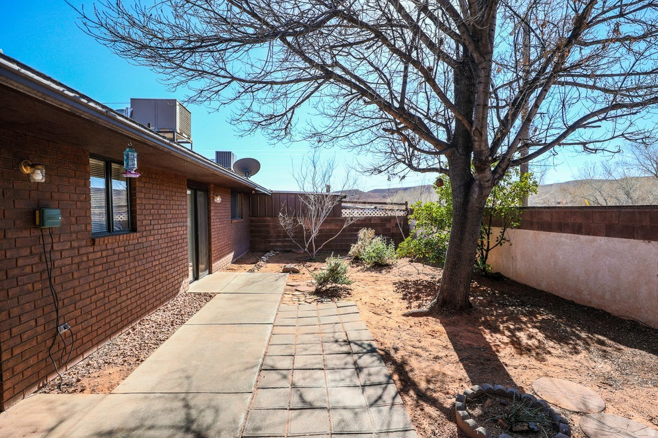 SWISS VILLAGE TH 1 - Residential