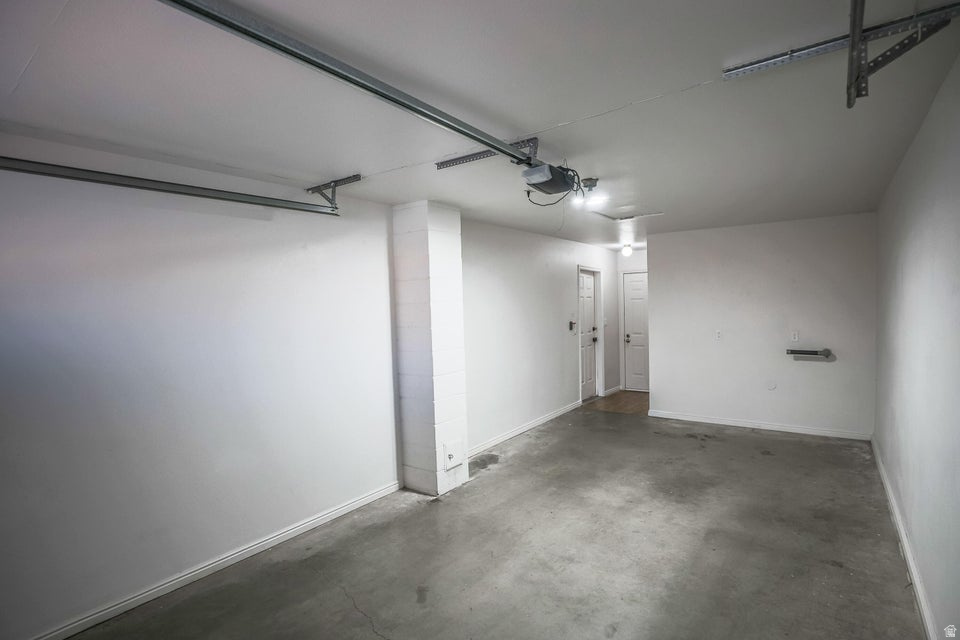 SWISS VILLAGE TH 1 - Residential