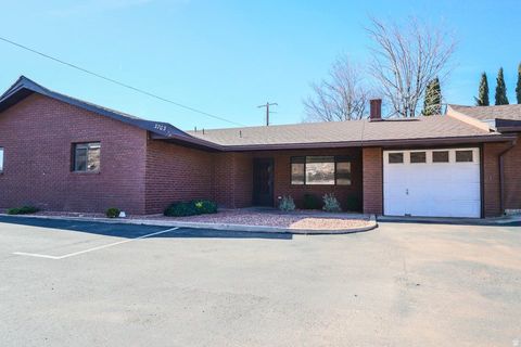 Photo of 3703 GATES CIR, Santa Clara, UT 84765 (MLS # 2135361)