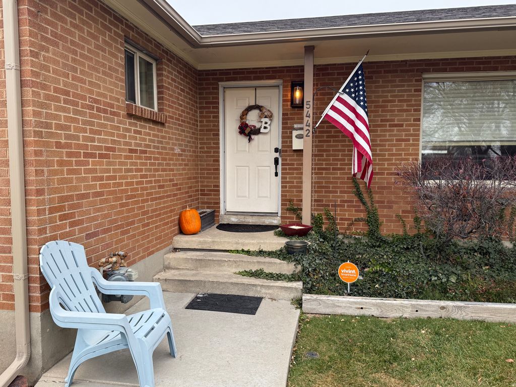 Photo of 5442 S AVALON DR, Murray, UT 84107 (MLS # 2124315)