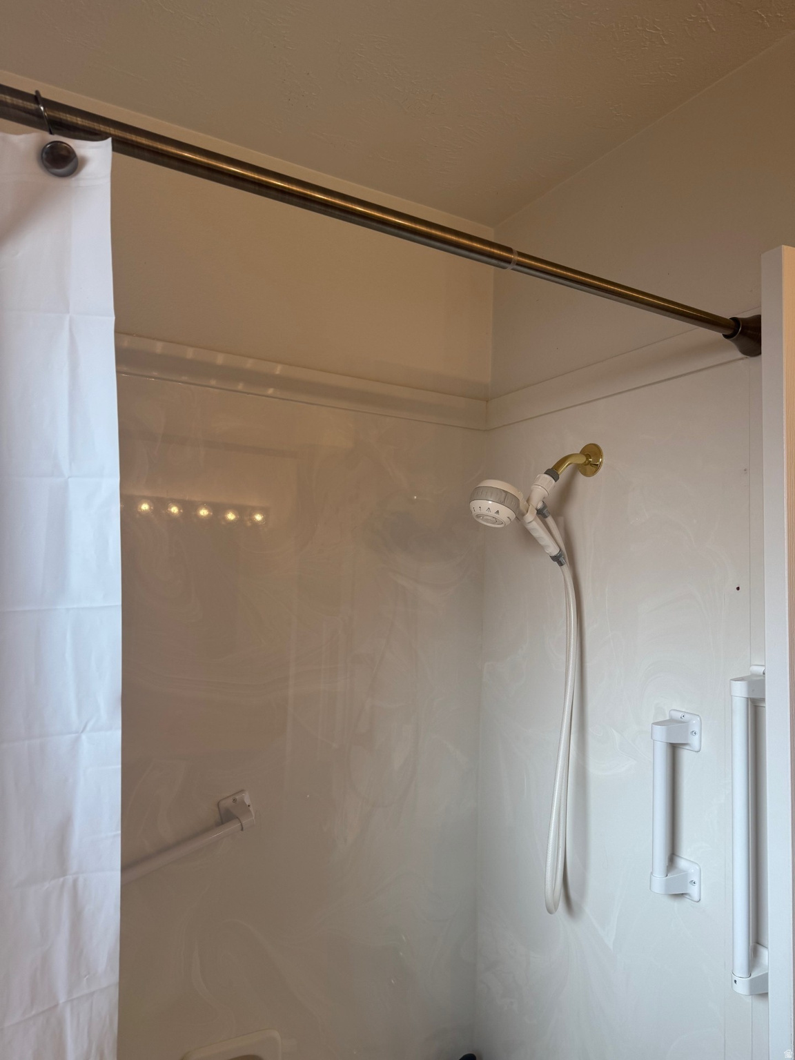 MEADOW CREEK - Residential