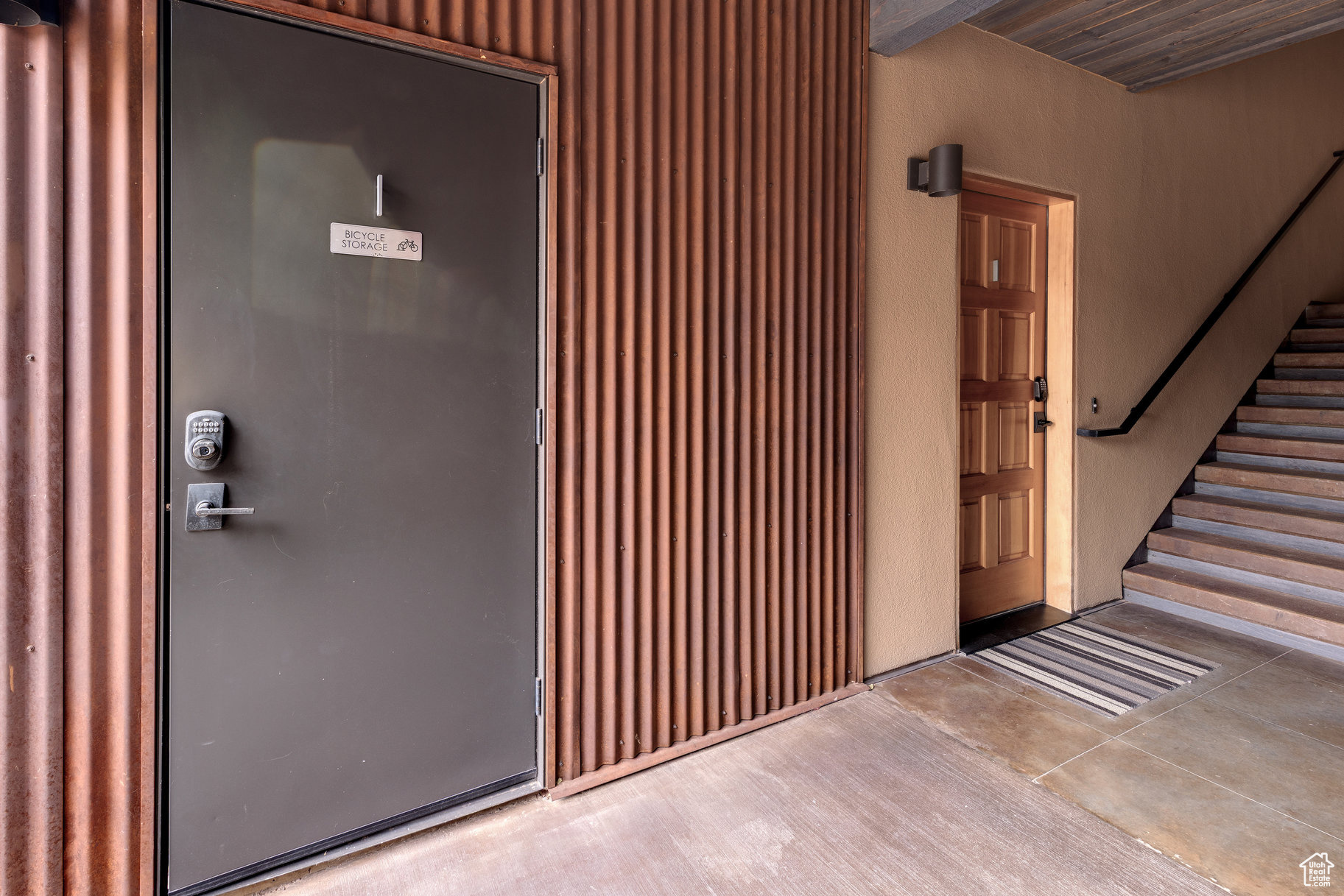 ROBBERS ROOST CONDOS - Residential