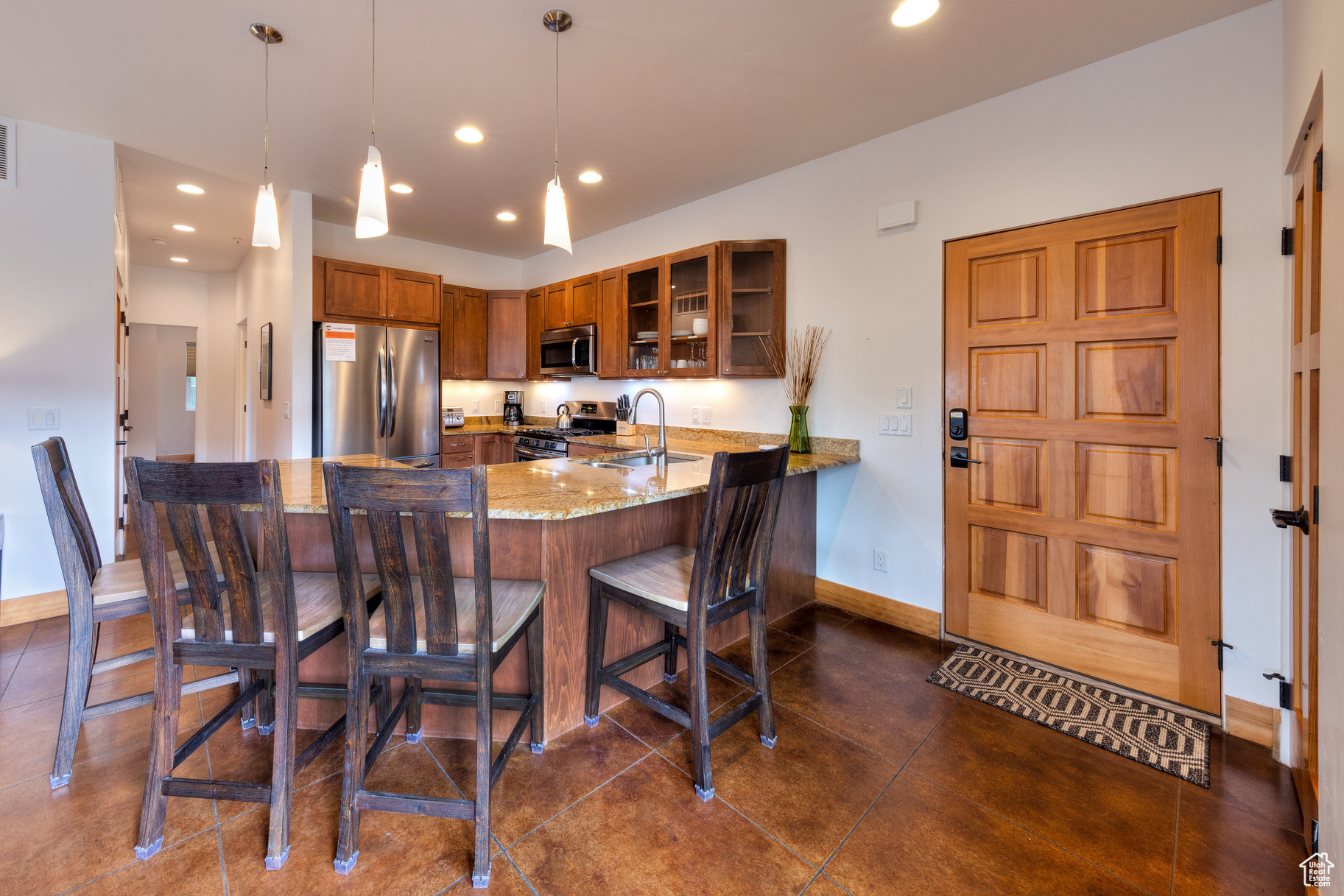 ROBBERS ROOST CONDOS - Residential