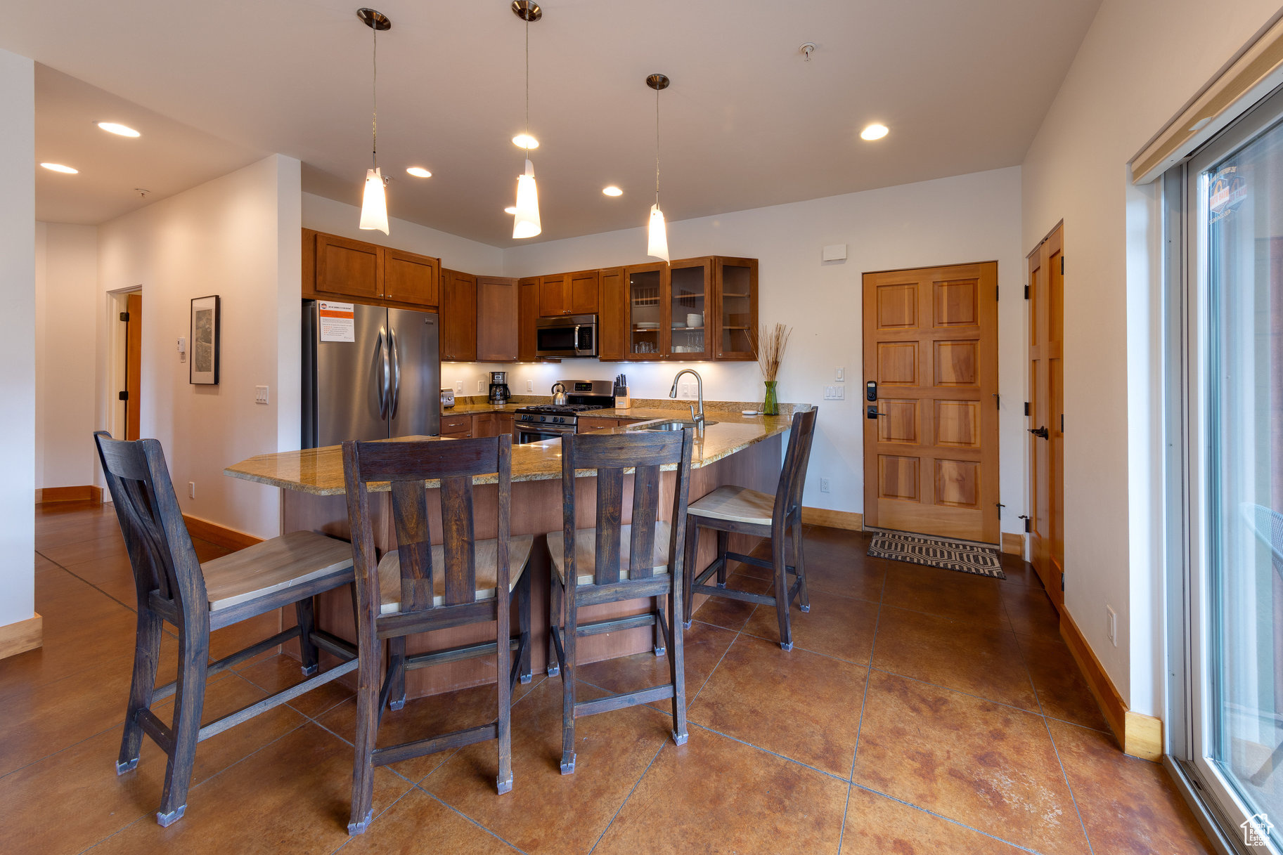 ROBBERS ROOST CONDOS - Residential