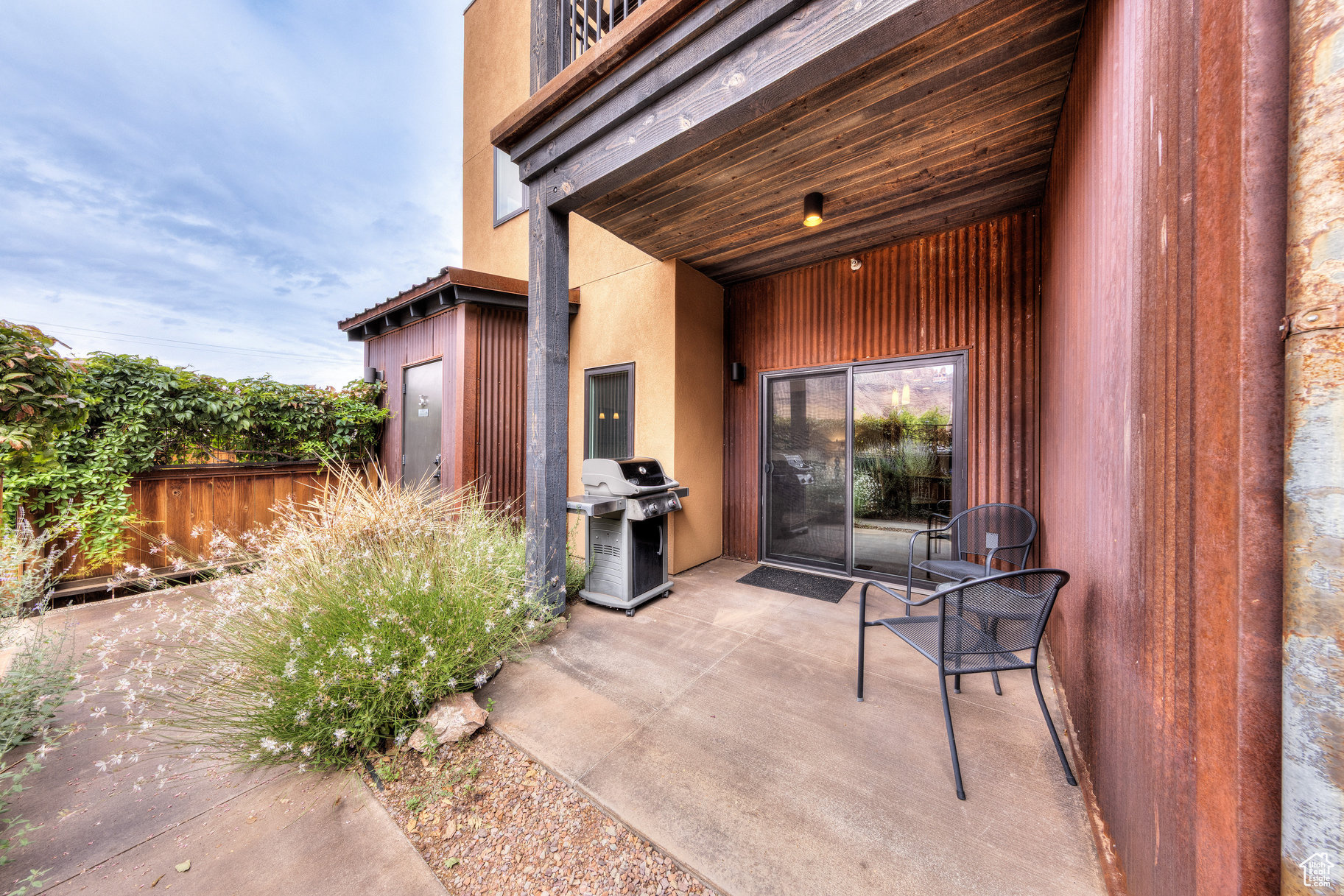 ROBBERS ROOST CONDOS - Residential