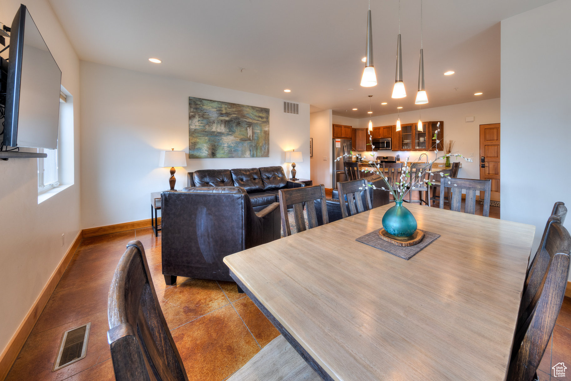 ROBBERS ROOST CONDOS - Residential